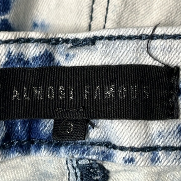 Almost Famous Distressed Denim Jean Shorts Womens Size 3‎ Tie Dyed - Picture 4 of 8